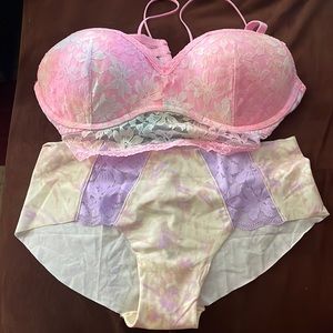 Victoria Secret set large bar and panty rainbow
